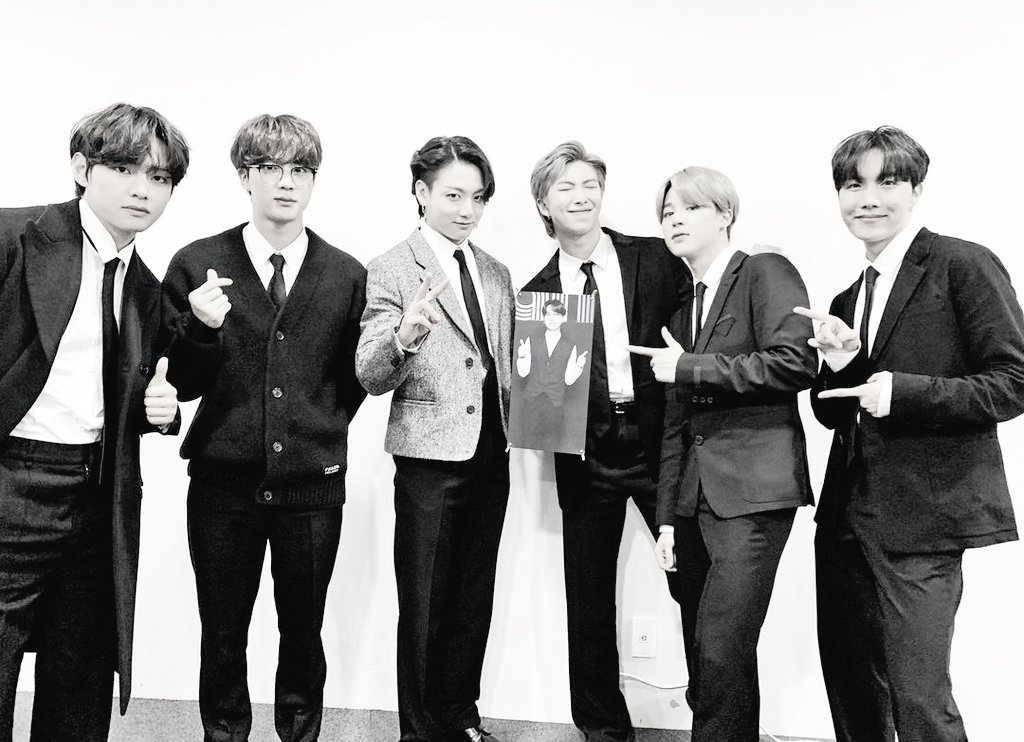Ratyagashi's tweet photo. I MISS SUGA 💜 @BTS_twt #BE_BTS https://t.co/6SSKaDYqRE