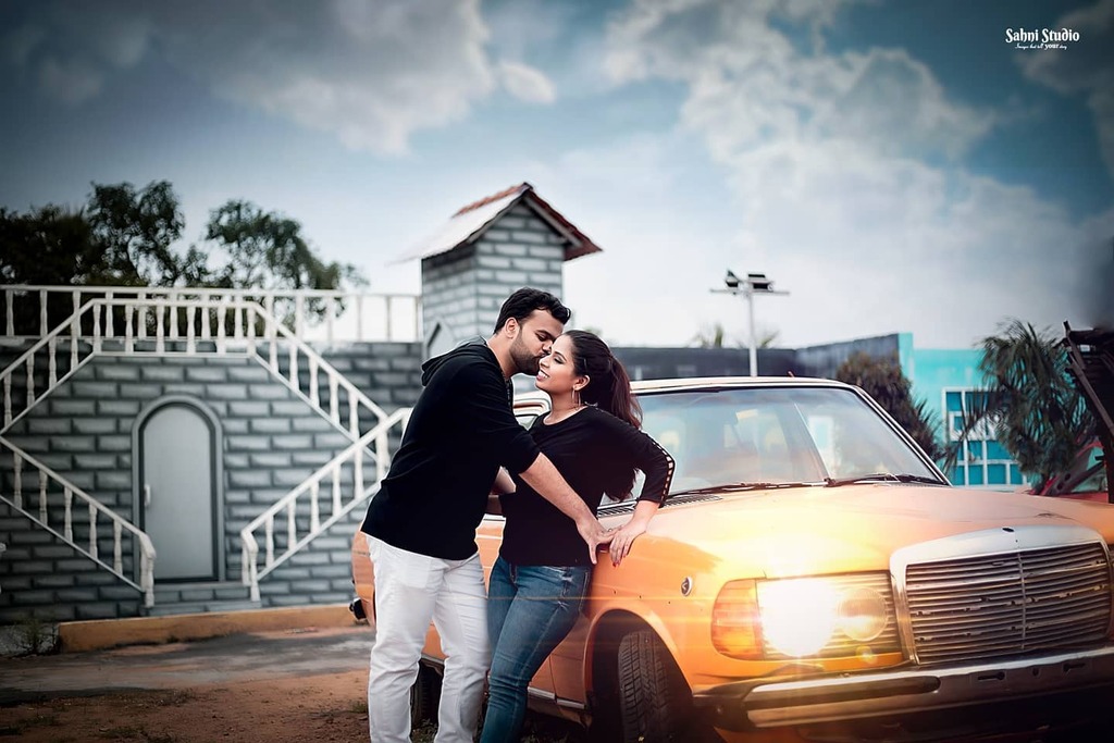 Sahni_Studio's tweet photo. Pull me closer to your heart, let me stay there forever! ✨💜
.
.
#preweddingphotography #prewedding #outdoorphotography #destinationprewedding #preweddingstyle #preweddingphoto #prewedd #preweddinginspo #wittywedding #wittyvows #eventilaindia 

@sahni… https://t.co/WKVtAtbIRj https://t.co/7S4nx4S9OC