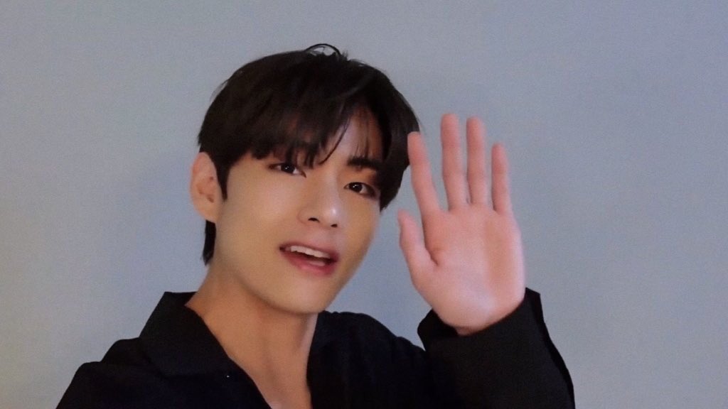 taeteland's tweet photo. kim taehyung as tete saying hi 🥺 https://t.co/iOz1fBIqUN
