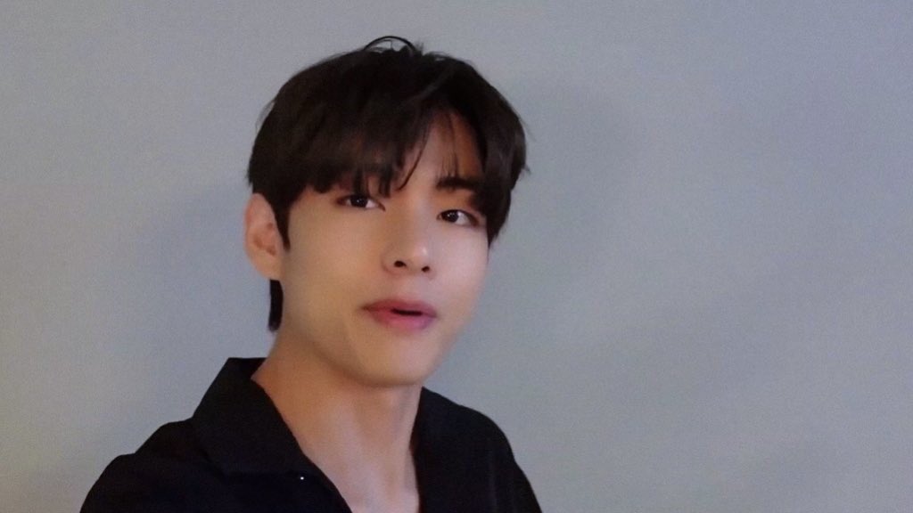 taeteland's tweet photo. kim taehyung as tete saying hi 🥺 https://t.co/iOz1fBIqUN