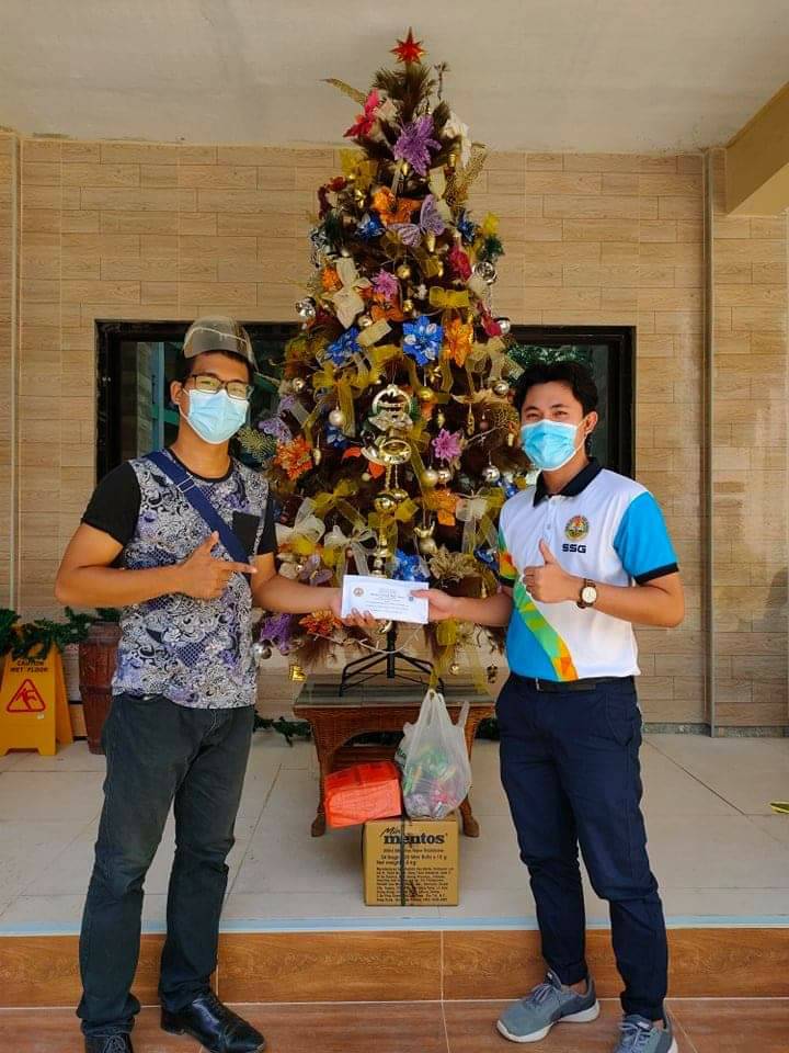 uylcph's tweet photo. The faculty of Babag National Highschool has turned over cash donation worth P13,785 to United Young Leaders Coalition in support to #ONEHELP, our fundraising for the families affected by recent typhoons.
Daghang salamat, teacher heroes! #HelpAsONE https://t.co/fl67WZxrkM