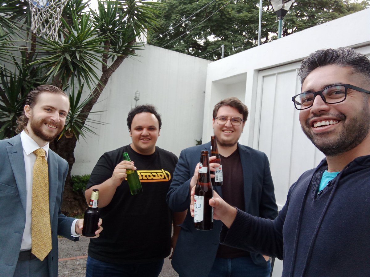 MalconToy's tweet photo. Quiero agradecer la hospitalidad y la super mega buena vibra de mis hermanos @estefarro @HugodzillaRS y el master abogado de la estrellas Bruno por el rato super de lujo que pasamos. Gracias por hacerme sentir en casa !!! https://t.co/20RZtMFJ2E
