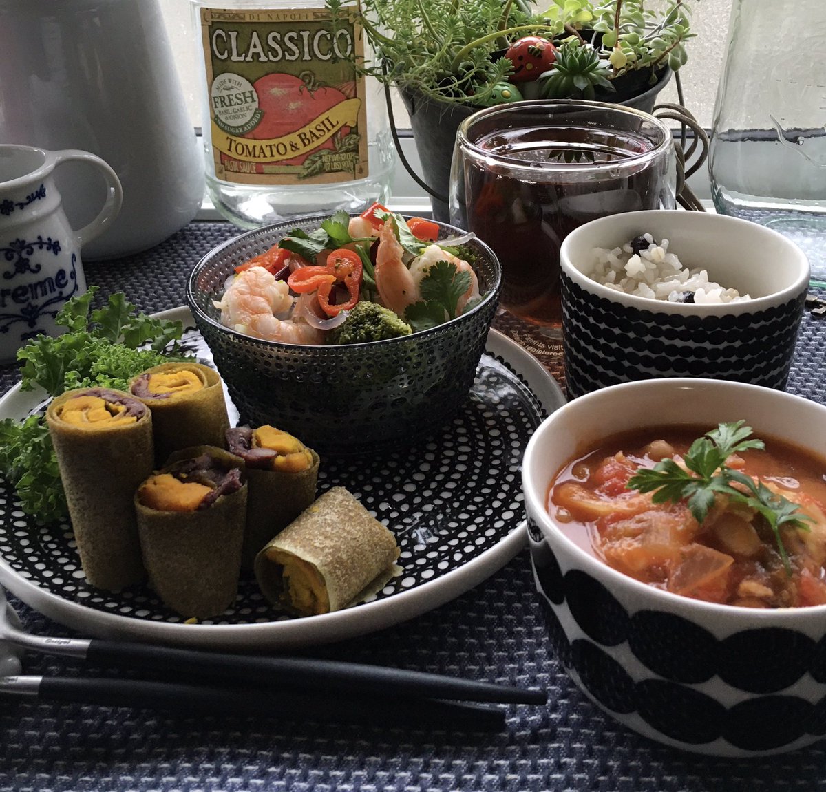 yashiyashi228's tweet photo. 乾燥こんにゃくパプリカ🥦
プランターのパクチー、ビーツ、ケール
ナンプラーでエスニック風
赤えんどうもち麦
白インゲンミネストローネに
モッツァレラ入れて
熱々にとろ〜ん😋
ココナッツラップに餡子🎃
この組み合わせ👍
#昼ごはん
#おうちご飯
#野菜が好き
#iherb購入品
#coconutwraps https://t.co/cDsHJzoH7U
