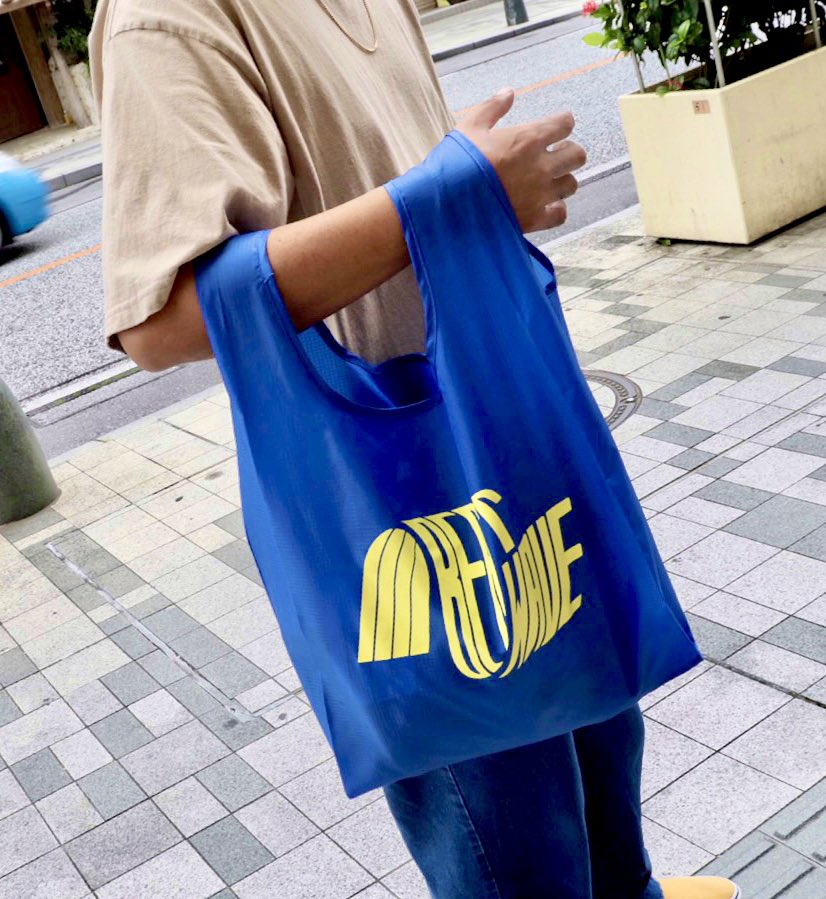 _____BW_____'s tweet photo. 🆕🆕🆕🆕🆕

【 限定販売 】
ワームロゴがインパクト大なエコバッグ‼︎
折りたたんでコンパクトに収納出来るタイプになります💁‍♀️

こちらも11/21(土)
波フェスにて販売致します‼︎

数に限りがありますので早いもの勝ち🔥

#波フェス
#波の上フェスティバル
#ラスサマ
#ラッサマジャム
#BW #beatwave https://t.co/HwvI9cwV5b