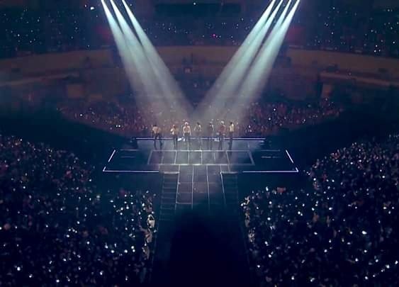 jeonss97's tweet photo. bts performing          bts performing
with Armys                by themselves https://t.co/lsRr7jD9uv