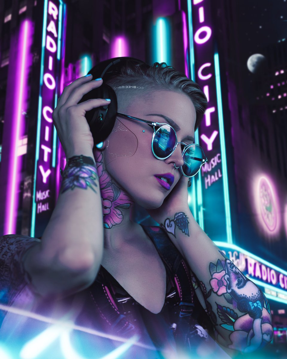 Lincoln_Danny's tweet photo. Radio city. 🎧
Model: @monaroseofficial taken by @lifestylevisualz
.
.
.
#enter_imagination #igtones #cyberpunk #cyberpunk2077
#illgrammers #discoveredit #globe_visuals #photoshop #ps_escape #photography #photoshopart #creativemobs #edit_grams #retro #music https://t.co/fG6g1AbgJe