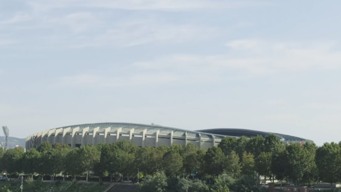 tetesgallery's tweet photo. he drove by the Olympic stadium where they held their korean concerts...sobbing https://t.co/cj8oUbWAyI