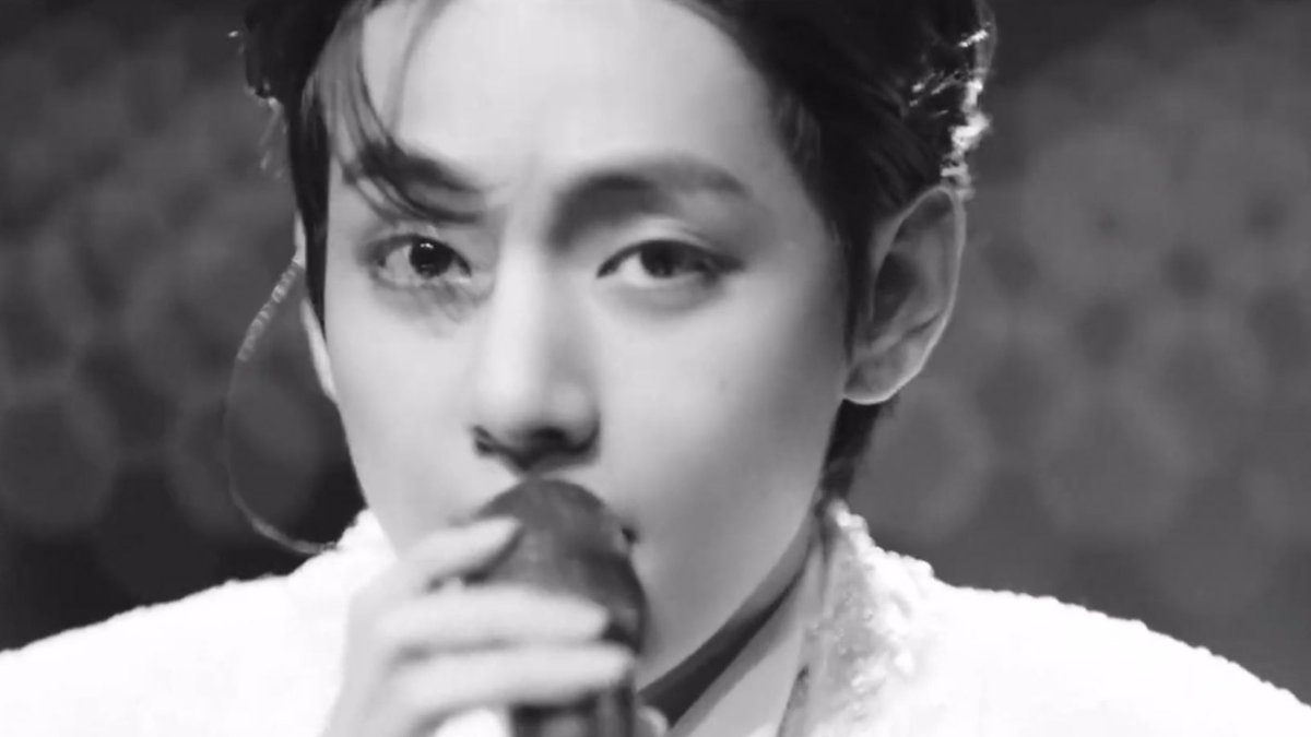 archivefortae's tweet photo. KIM TAEHYUNG IS SO FINE.... https://t.co/oEuMIrQyWX