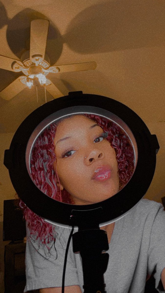 dataraaa's tweet photo. Just something to post🤷🏾‍♀️💗 I hate my smile bye Ik that pic is ugly https://t.co/6W6lRfvpl4