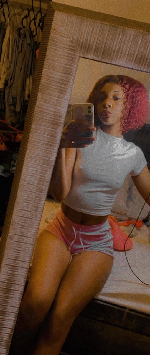 dataraaa's tweet photo. Just something to post🤷🏾‍♀️💗 I hate my smile bye Ik that pic is ugly https://t.co/6W6lRfvpl4
