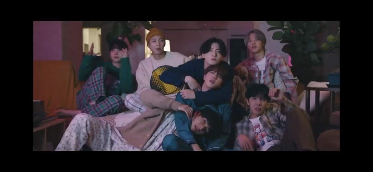 wintercoree's tweet image. not me crying right now 🙈