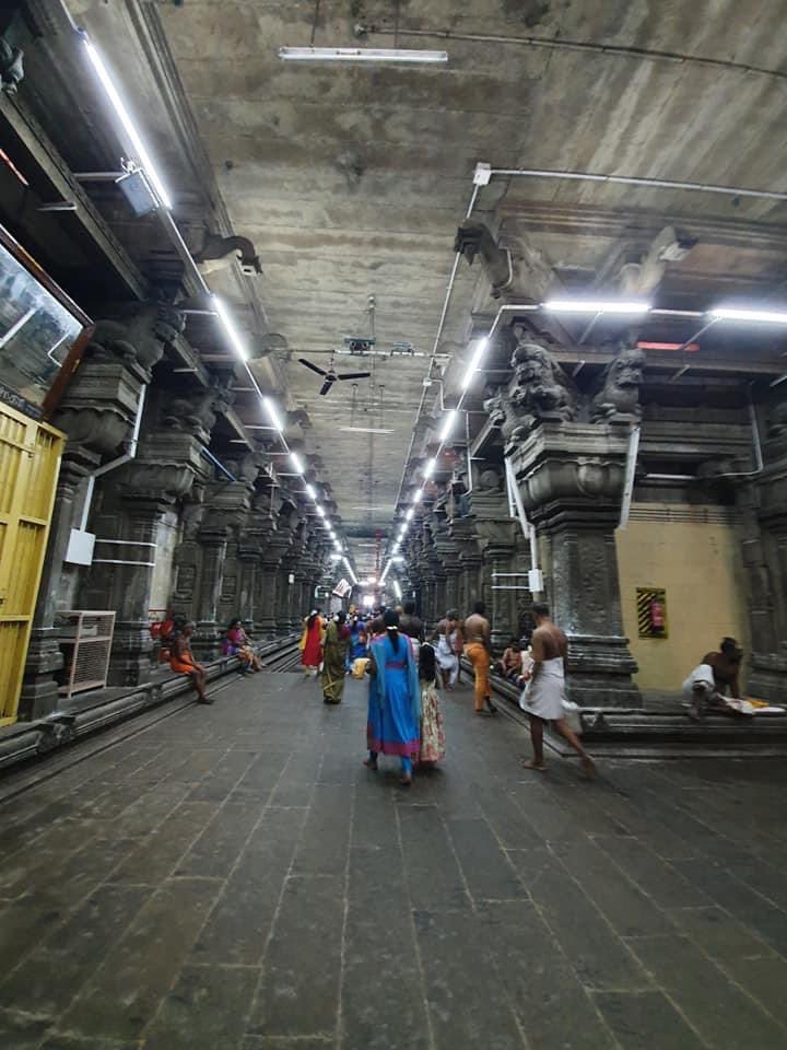  #SkandaSashti  #Thread Thiruchendur temple,TN Among 6 Holy abodes of Lord Karthikeya is built just 200 mtrs near Bay Of Bengal. 2004 Tsunami Didnt Touch the temple But Everything Around It Was Destroyed.Sea waves went back 2 km & saved piligrims & temple town from disaster1/n