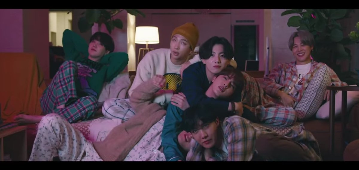 PedralvezMj's tweet photo. THIS IS NOT A BOY GROUP, THIS IS FAMILY 😭
#LifeGoesOnWithBTS
#BTS_BE 
#BETODAY https://t.co/pmfpxvMoQU