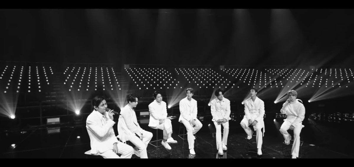 PedralvezMj's tweet photo. THIS IS NOT A BOY GROUP, THIS IS FAMILY 😭
#LifeGoesOnWithBTS
#BTS_BE 
#BETODAY https://t.co/pmfpxvMoQU