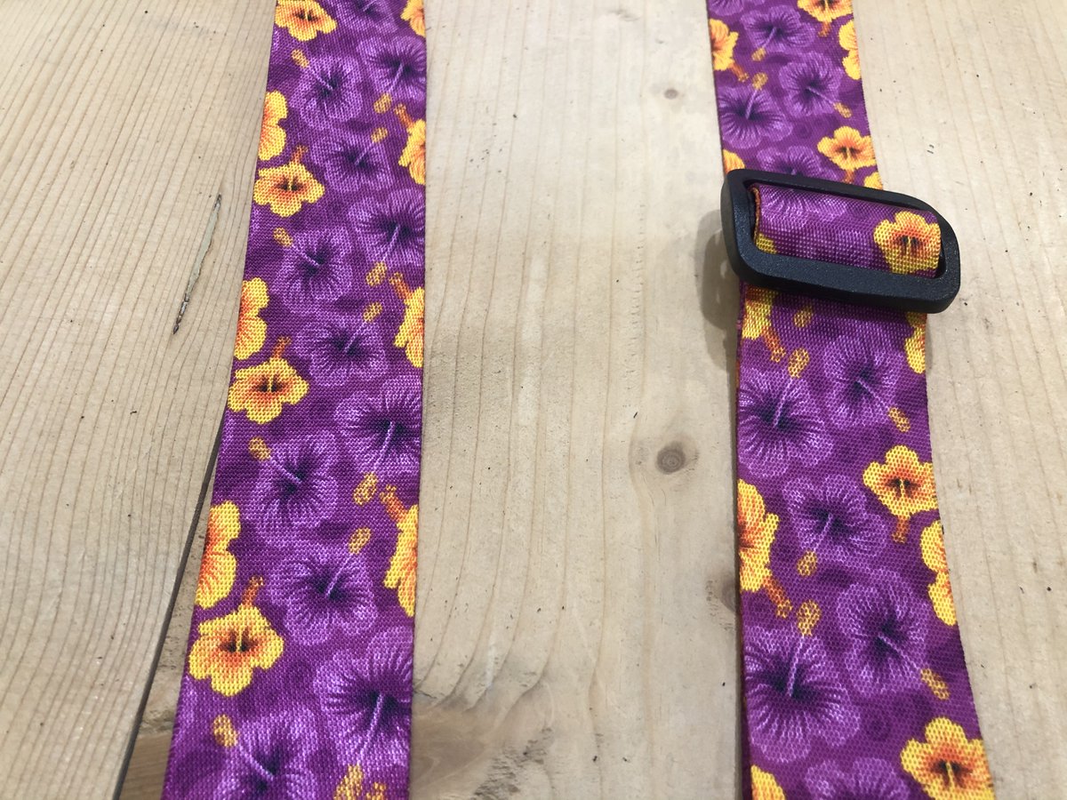 zemagreco_osaka's tweet photo. #Renegade UKU-HB Purpleは、#ハイビスカス などの #ハワイアン デザインをモチーフにしたウクレレ用ストラップ🌺
#ストラップ 部分はポリ繊維を、エンド部分にはレザーを使用しています。
38mm幅で、#ウクレレ にピッタリなサイズです😊
https://t.co/qFnQ4fg4KE
#ukulele #ukulelestrap #レネゲード https://t.co/KIqDWE0MMj