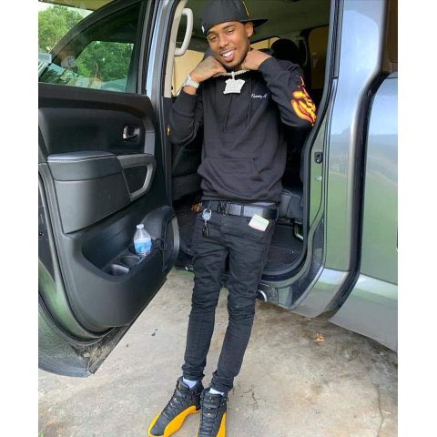 KgmWillie's tweet photo. Who y’all got Pooh shiesty 💸💰or Big Boogie?🤔🖤 https://t.co/8IqPl1GiXg