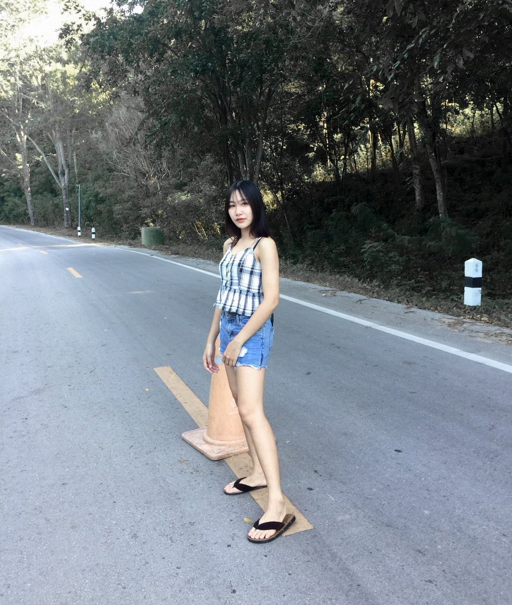 EarnearnM's tweet photo. ต่อให้ท้องฟ้าสวยแค่ไหน...ก็แพ้เขาอยู่ดี 
☁️🌳🌞
#แคปชั่น #แคปชั่นน่ารัก #คําคม #คําคมโดนๆ #คําคมคนโสด #แคปชั่นเด็ดๆ
#ทริปอุทยานน้ำพอง #ทริปเล็กๆกับเพื่อน #ธรรมชาติบำบัด 🍃🖤 https://t.co/sBjHwpPQE1