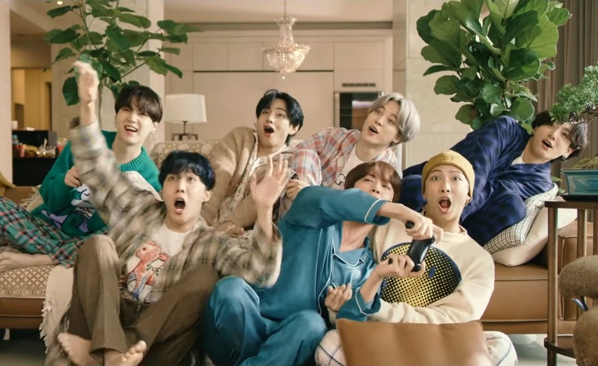 btsxpics's tweet photo. Family ♡ #LifeGoesOnWithBTS https://t.co/gFLdWsxEVK