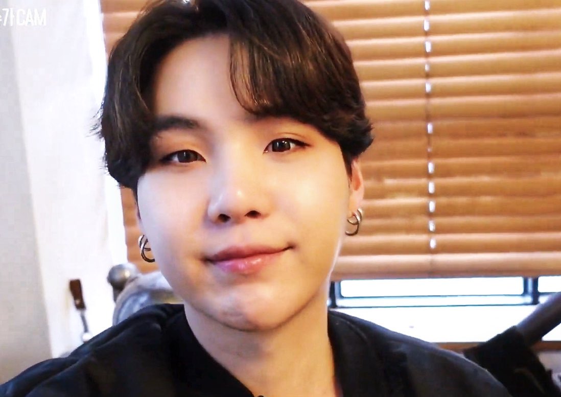 yoongisarchive's tweet photo. stars in his eyes https://t.co/T2nNXQe5gT
