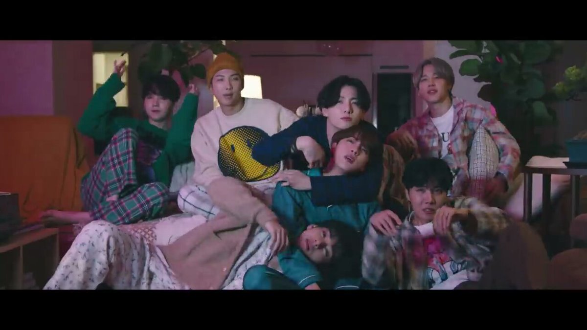 Amibwi3's tweet photo. Nhìn mấy tấm hình mà bình yên ghê luôn 😍😍
#LifeGoesONisComing 
#LifeGoesOnWithBTS 
#LifeGoesOn 
@BTS_twt #BTS_BE https://t.co/jYvcS6HjD9