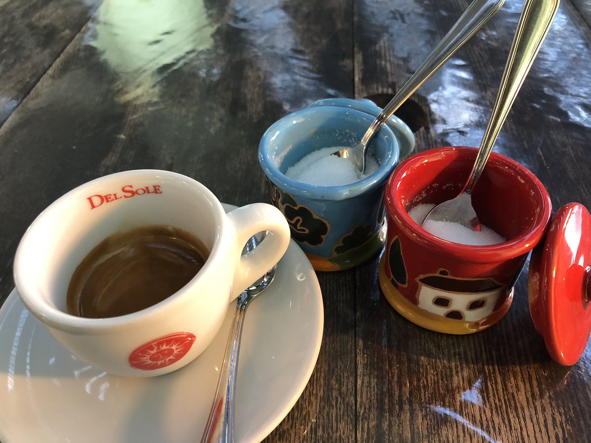 oscdelsole's tweet photo. un caffè ?
バンコを使われる皆さまのための
お砂糖入れがイタリア〜になりました( ͡° ͜ʖ ͡°)

スタッフがイタリアフェアで買ってきて、お店にプレゼントしてくれたものです(^^)

イタリアの空気が少しずつ増えていくのって楽しみができて良いですよね♩

#バールデルソーレ
#espresso
#時空の広場 https://t.co/NAGjWxGMDE