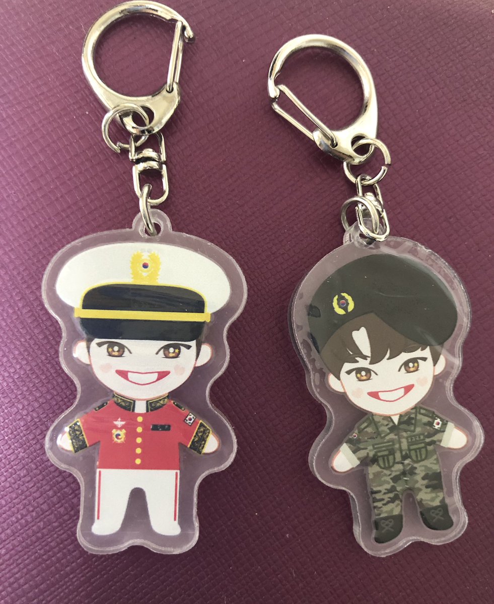5719maki_cs's tweet photo. 可愛い軍楽隊&amp;軍服姿のソンジェ君キーリングが無事に届きました。ご連絡が遅くなりました🙏
@btobms_rie 様
いつもお取り纏めありがとうございます😊
とても可愛いですね💕

@Nabi_yook 님 
처음 뵙겠습니다.  열쇠 고리가 성재 군에 비슷합니다.  귀엽습니다.  감사합니다.☺️ https://t.co/DTmOFSy3RC
