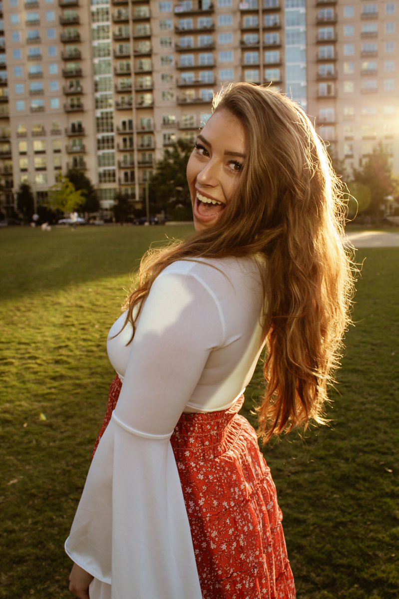 KaleighFleming5's tweet photo. @DelaneyCronin thanks for choosing me as your roommate &amp; photographer!!! Love you 😍😍 https://t.co/BcHWqpb8g3
