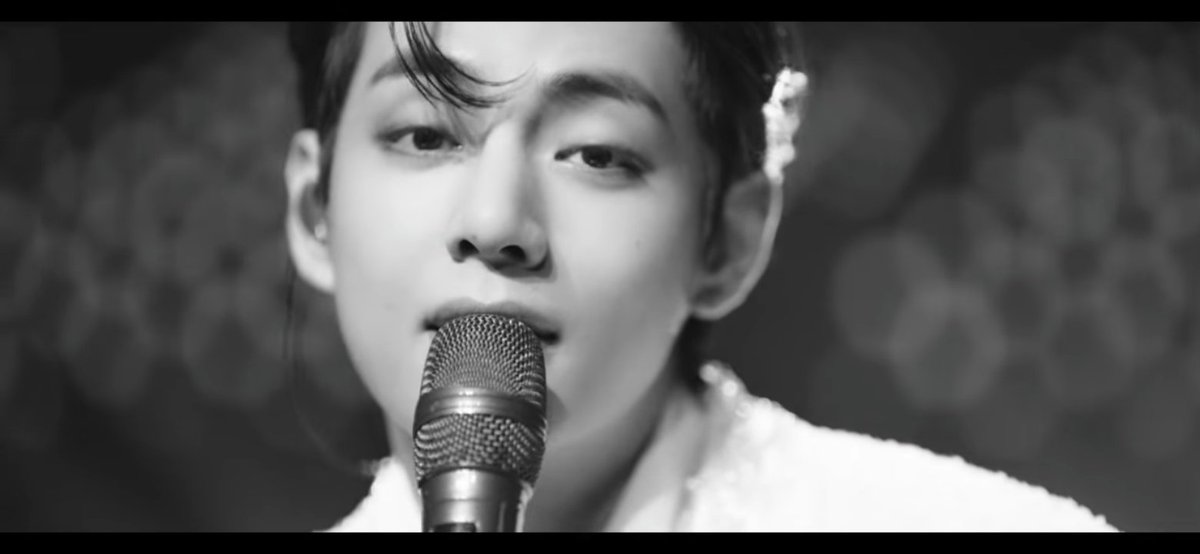 2109Lenii's tweet photo. Tuyệt vời quá mẹ ơii :(((((
Hay kinh khủng luôn á taehionggg ơiiiii. 
Nguyên track list đỉnh thật sự💜💜
#LifeGoesOn #BTS_BE #BlueAndGrey #KimTaehyung #perpect @BTS_twt https://t.co/7FDrYAiTcy