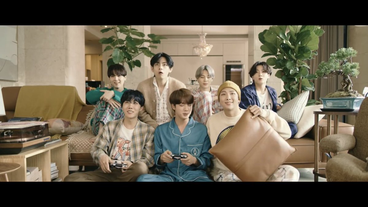AkiraRaiv's tweet photo. #LifeGoesOnWithBTS 
Кто стал тянуть руки к экрану, пытаясь  обнять этих мальчишек?
✋✋✋✋✋✋ https://t.co/f6szEmElUO