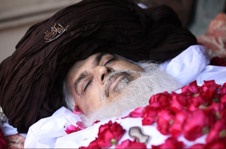 SDMC26's tweet photo. دنیا والو گواہ رہنا
ہم نے اپنا آج امت کے کل پر قربان کر دیا
#KhadimHussainRizvi
#khadimrizwi
#KhadimRizvi
#KhadimRizviRIP https://t.co/emuEKA0J7B