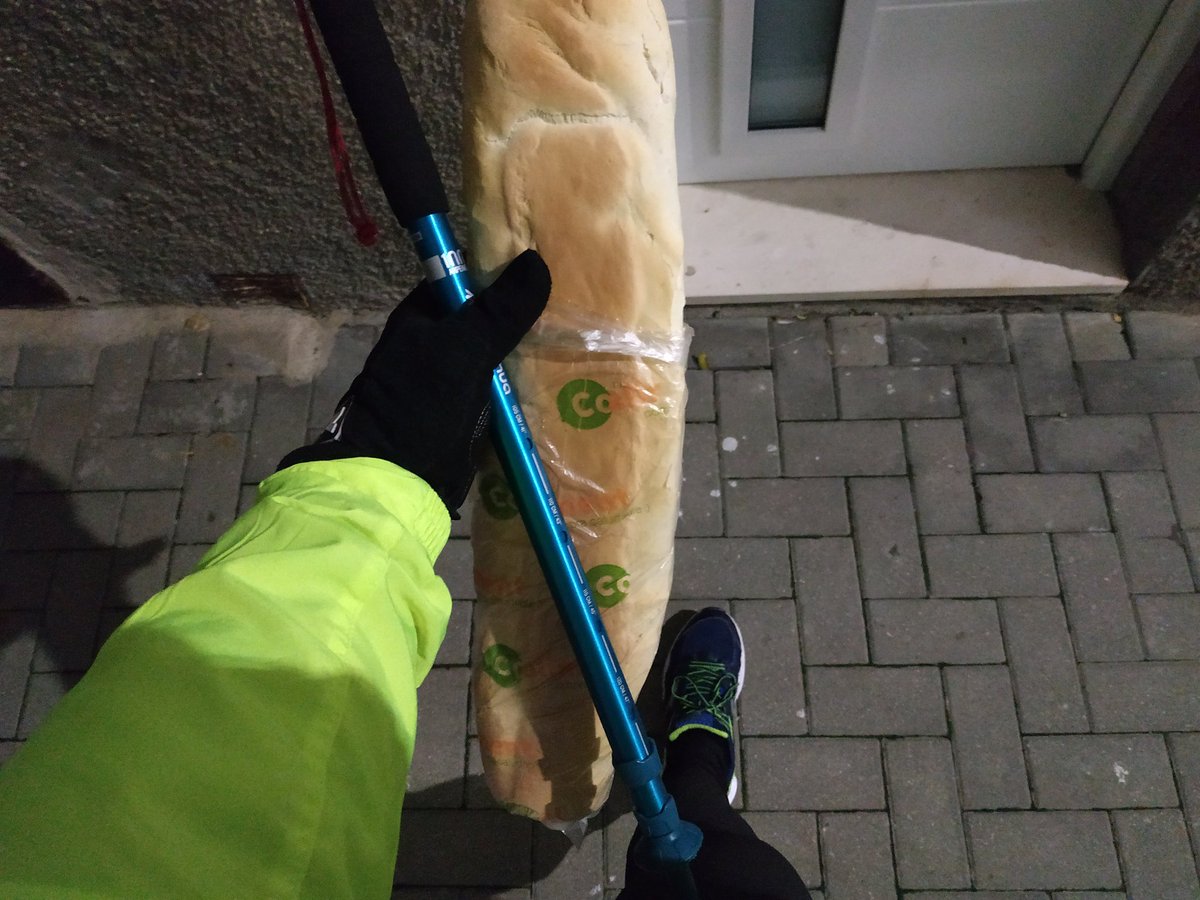 juanmateosm1's tweet photo. Buenos días en mi #caminatamañanera. Salí a por el pan y solo he tardado una horita en regresar a casa con el #donpe. No veas la cola que había en la panadería. Bueno me ha dado tiempo a dar un paseo y todo jajajajaja. https://t.co/BHYT1MXMTK