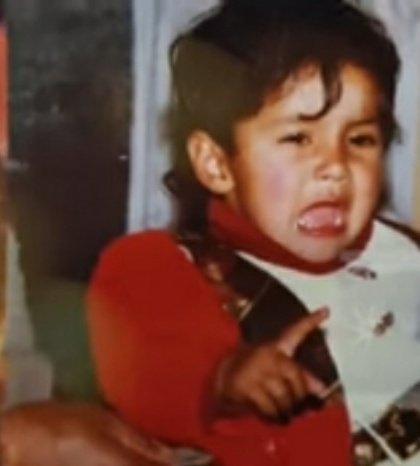 Starting with childhood♡Bachpan me ek jaise Posing krte hue captured hue do Cuties  #SidharthShukla  #ShehnaazGill  #SidNaaz
