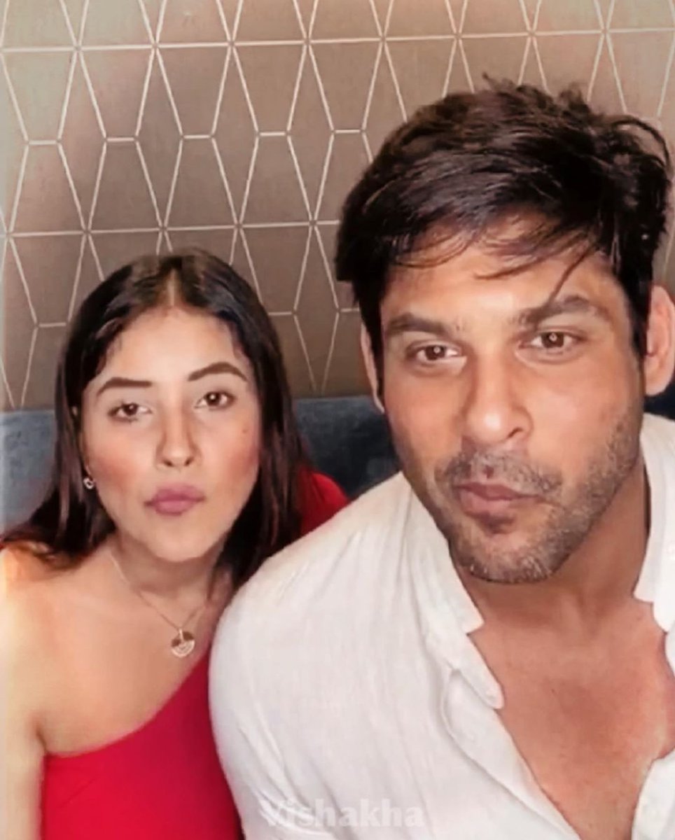 Live me 37899378th time eksath ek hi chiz karte hue  #SidNaaz  #SidharthShukla  #ShehnaazGill