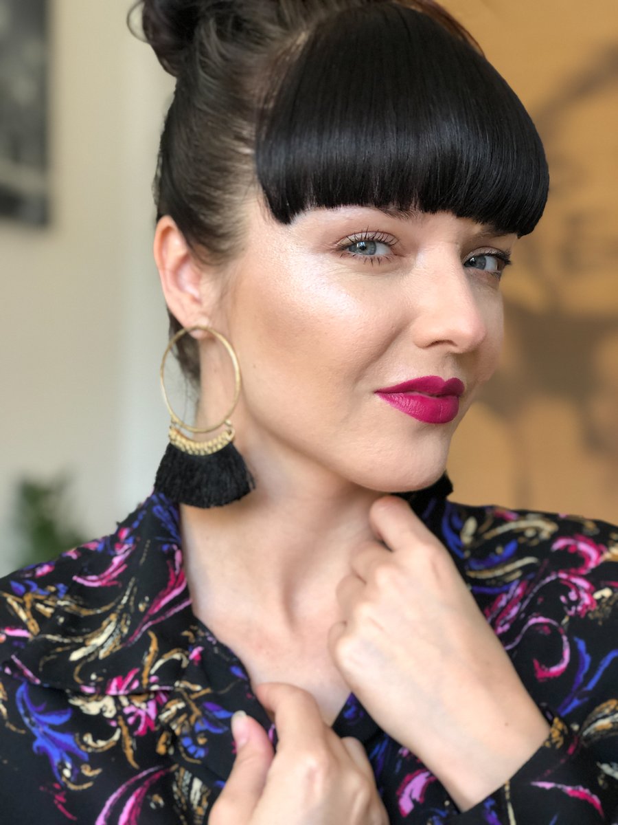 z_agency's tweet photo. On-line Make-up Workshop - Firemní akce s make-up artist &amp; hair stylist profesionálkou. Více informací: https://t.co/Jr6p7lnhAa
#event #teambuilding #corporateevent #virtualteambuilding #teambuildingonline #virtualevent #virtual #akce #firemniakce #zagency #virtualcorporateevent https://t.co/VHJP3Ue7la