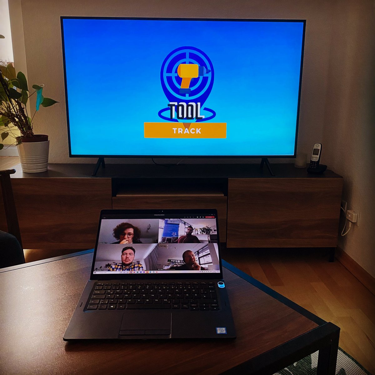 Wow 🤩 Das Team ToolTrack belegt beim <a href="/rlp_hackathon/">RLP.ROCKT.RESILIENT. - WIR VERNETZEN LAND & LEUTE</a> den 2. Platz für das #Handwerk🥈  Vielen Dank für die tolle Zusammenarbeit mit uns Mentoren von <a href="/HaWe_Digital/">Mittelstand-Digital Zentrum Handwerk</a> &amp; <a href="/hwk_koblenz/">HwK Koblenz</a> und Gratulation🎊🎉 #Digitalisierung #Hackathon #winner <a href="/dashandwerk/">Das Handwerk</a> <a href="/ZDH_news/">ZDH_Handwerk</a>