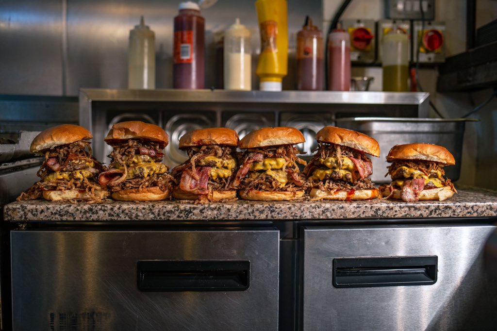 Pete_the_boy_'s tweet photo. I made a burger https://t.co/4pMT3PhP0D