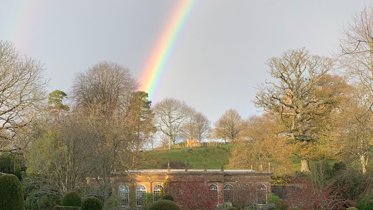 𝗛𝗮𝗹𝗳 𝗮 𝗿𝗮𝗶𝗻𝗯𝗼𝘄 𝗶𝘀 𝗯𝗲𝘁𝘁𝗲𝗿 𝘁𝗵𝗮𝗻 𝗻𝗼𝗻𝗲 But a whole rainbow is even better - our visitors were blessed with dramatic weather variations yesterday creating this wonderful display in the Gardens.  Open Sun-Thurs, advance tickets via mapperton.com