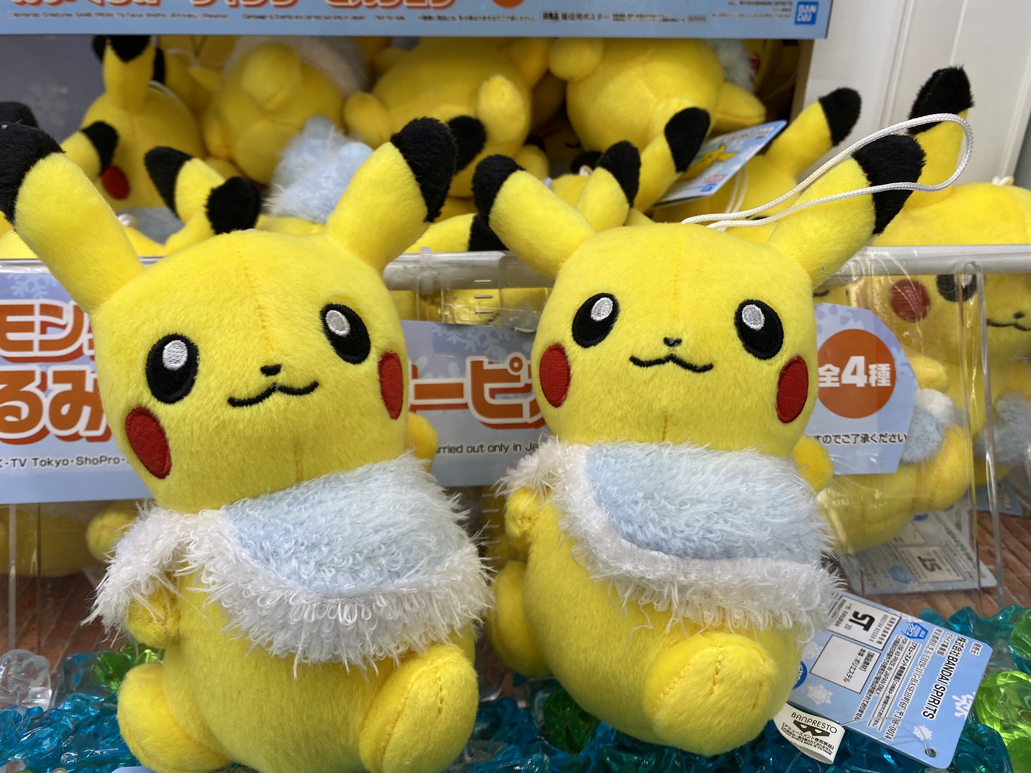 アミューズメント マンガ倉庫鹿児島店 ポケモンもたっくさん出現中 1階アミューズ コーナーにしっぽみてぬいぐるみ ウィンターピカチュウ入荷しましたぁ このポケモンのラインナップはルビーサファイア世代かなぁ 懐かしくそして