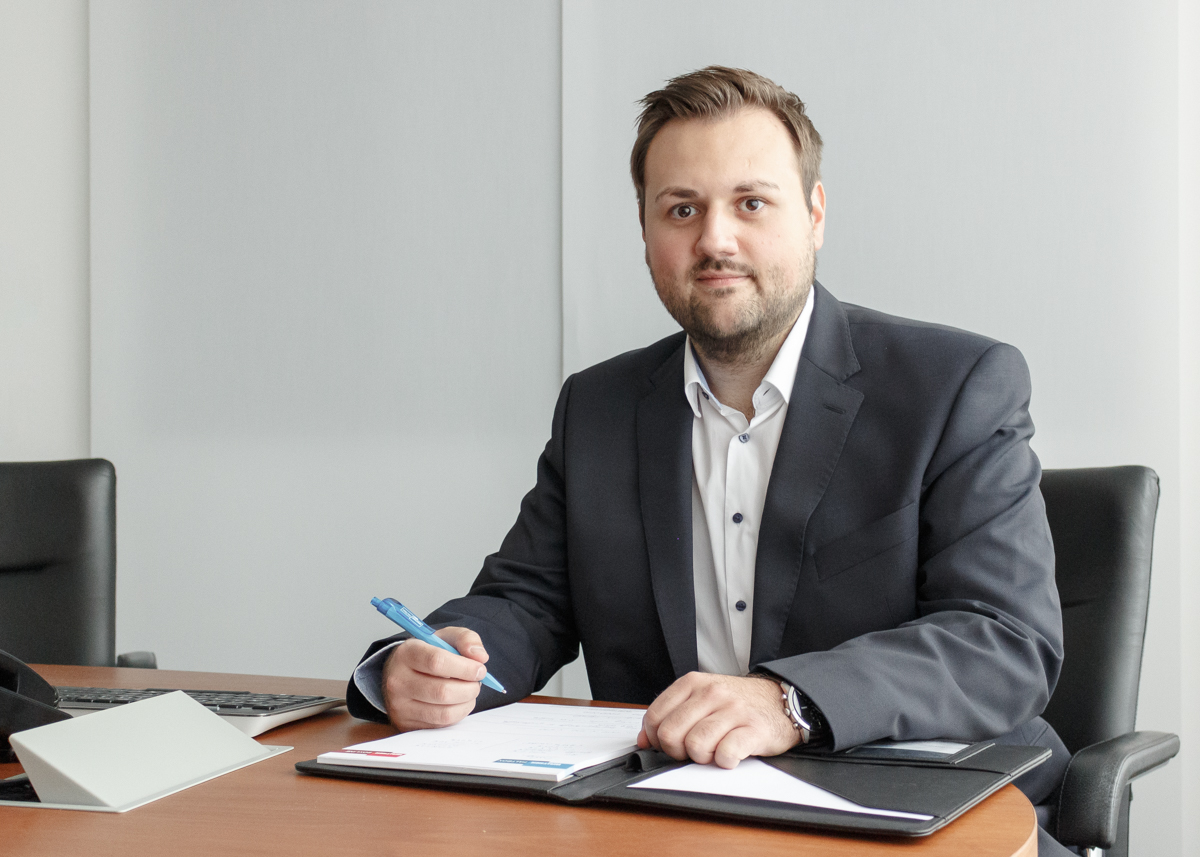 Seit fünf Jahren ist Florian Herkenrath nun Teil von WALTHER Faltsysteme. Worin genau seine Aufgaben bestehen und was er an seinem Beruf besonders schätzt, erfahren Sie hier: faltbox.com/de/das-ist-wal…