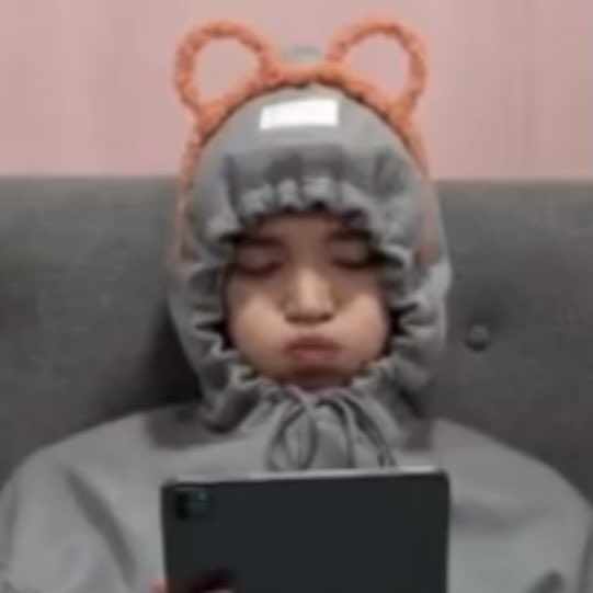 93ccea_'s tweet image. taeyong tem apenas 5 aninhos e isso é um fato