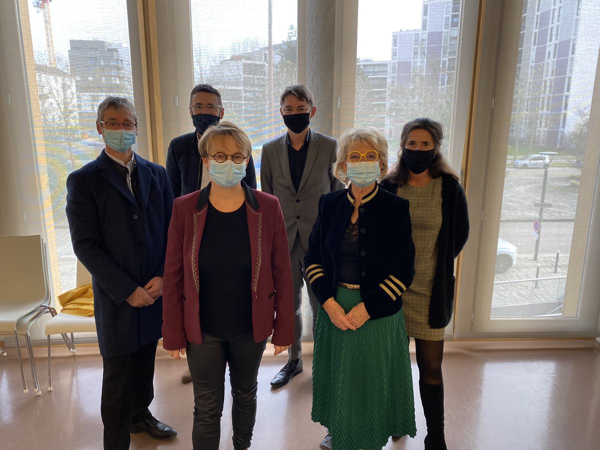 nathalieappere's tweet photo. Aux côtés des acteurs économiques du territoire, nous présentons notre plan de soutien aux commerces de proximité. Campagne de communication, site de référencement des commerçants, accompagnement à la digitalisation… L’heure est à la mobilisation générale ! #AchetonsLocal https://t.co/qxLXrDKPBO