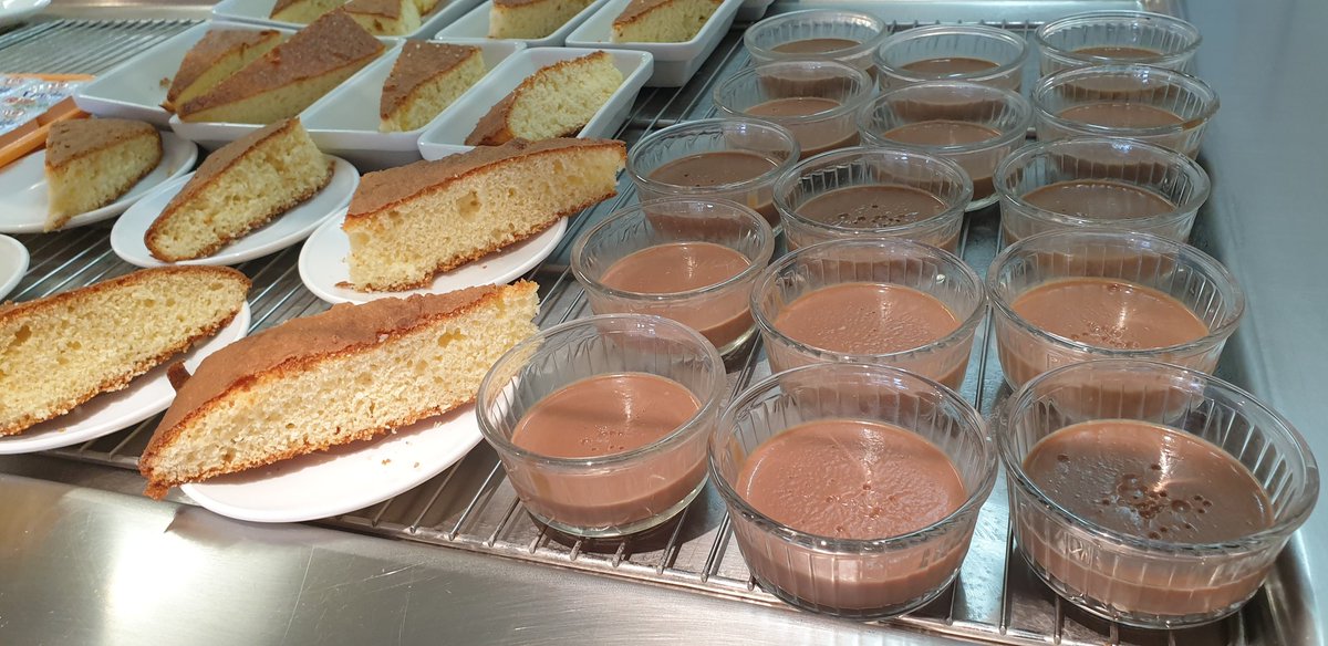 Ch_Aurejac's tweet photo. Animation "La valise des saveurs" Un voyage gourmand aux 4 coins du monde : Pérou, Liban et Cambodge.
Taboulé libanais, houmous, poulet curry,  carottes à la libanaise, crème péruvienne,  gâteau noix de coco 😋😋
@innovationculi1 @Charlotte_innov @magma1970 @Elior_France @ https://t.co/A6M7TQLbqt