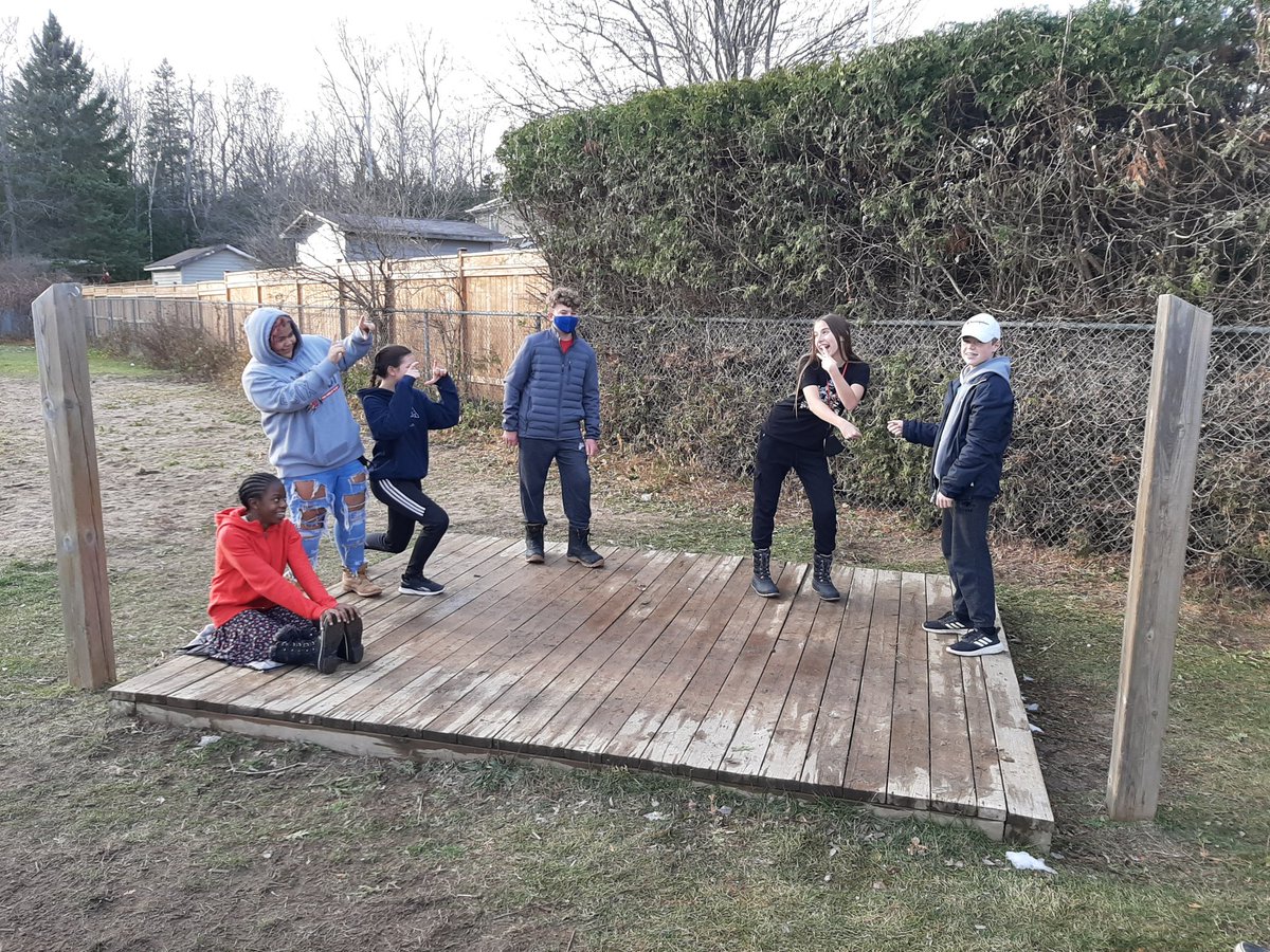 C'était une belle après-midi pour créer des tableaux dramatiques dehors. <a href="/GoodfellowPS/">Goodfellow P.S.</a>