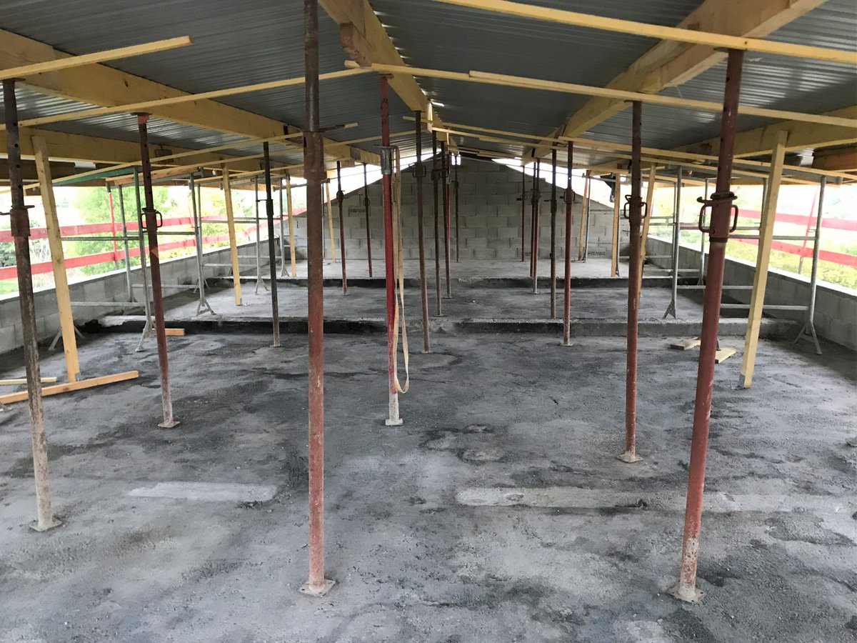 ExetecLyon's tweet photo. [Technique 🔨]
Réhabilitation après sinistre.
Etaiement de la totalité de la charpente pour pouvoir démolir puis reconstruire les pignons et le chainage périphérique. #Maitrisedoeuvre #Charpente #Sinistre https://t.co/vUl4ewasCt