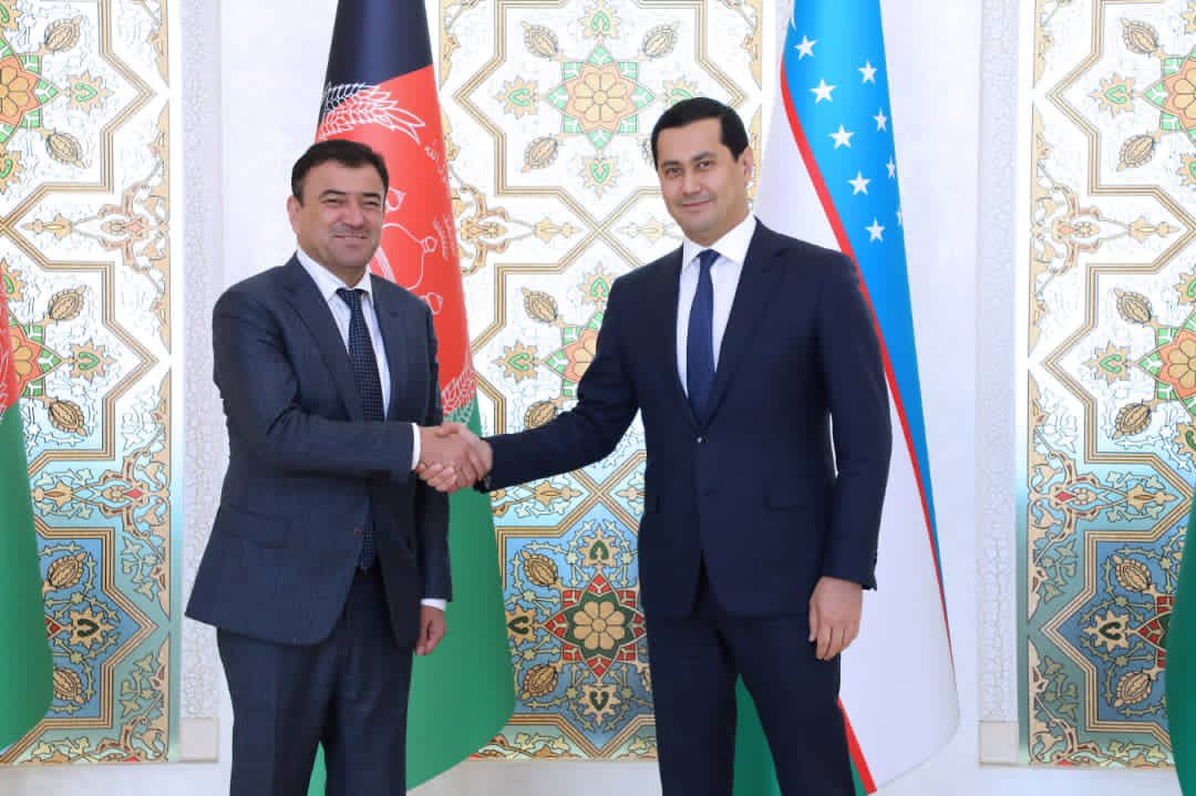 ShakerKargar's tweet photo. د جمهوري ریاست د لوړ مقام د دفتر عمومي رییس محمد شاکر کارګر اوزبیکستان جمهوري دولت ته د رسمي سفر په  ترڅ کې د دغه هېواد د لومړي وزیر له مرستیال سردار اوکتاموویچ عمر راکوف او د دغه هېواد د بهرنۍ  سوداګرۍ او پانګونې له وزیر سره ولیدل. https://t.co/iL7AGOxEe5