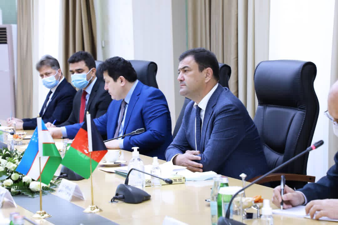 ShakerKargar's tweet photo. د جمهوري ریاست د لوړ مقام د دفتر عمومي رییس محمد شاکر کارګر اوزبیکستان جمهوري دولت ته د رسمي سفر په  ترڅ کې د دغه هېواد د لومړي وزیر له مرستیال سردار اوکتاموویچ عمر راکوف او د دغه هېواد د بهرنۍ  سوداګرۍ او پانګونې له وزیر سره ولیدل. https://t.co/iL7AGOxEe5