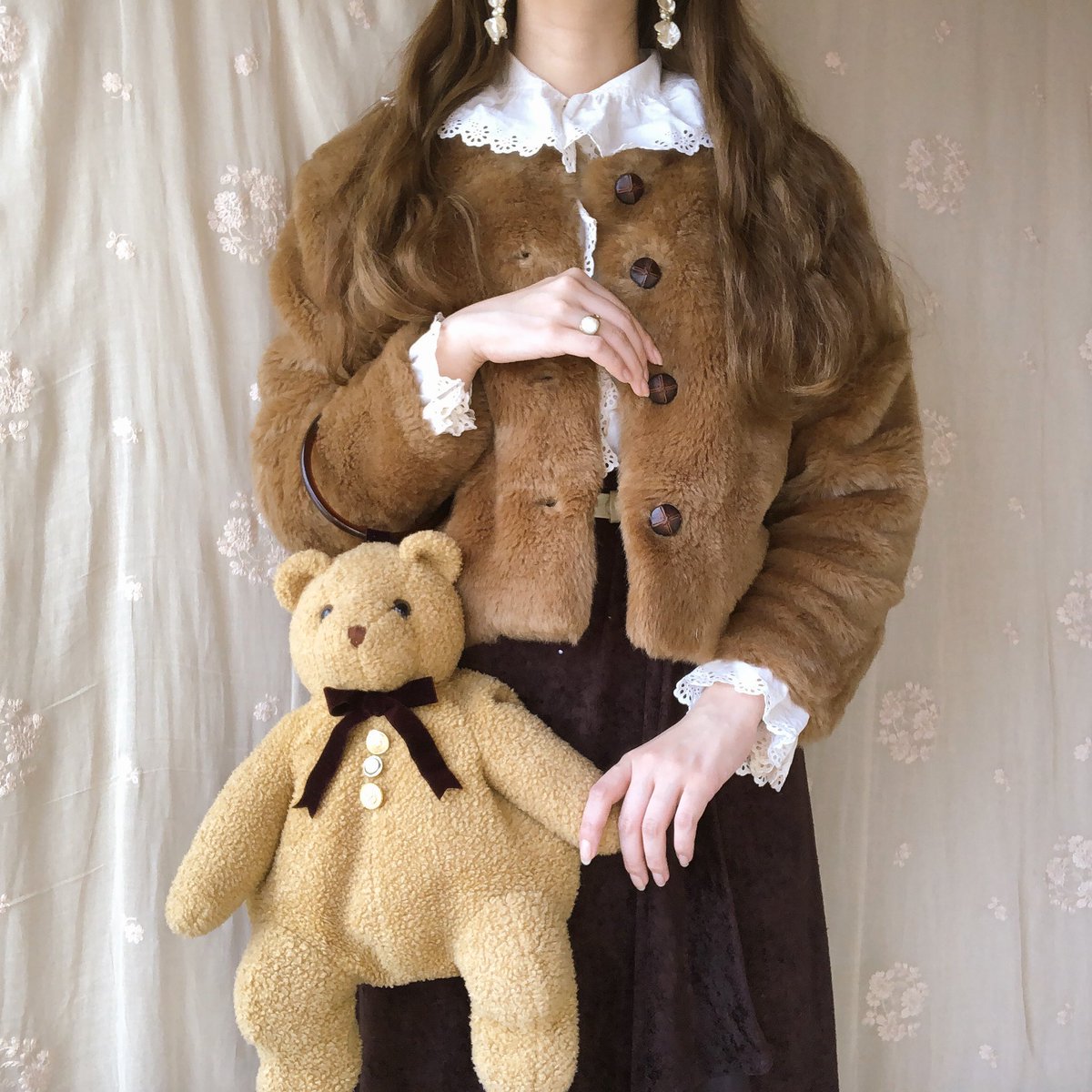 Meno_harajyuku's tweet photo. coordinate🧸🤎

フェイクファーコート￥12800
スカート￥4900
テディベアバッグ￥7900

(all＋tax) https://t.co/YtvmBnu6Pq