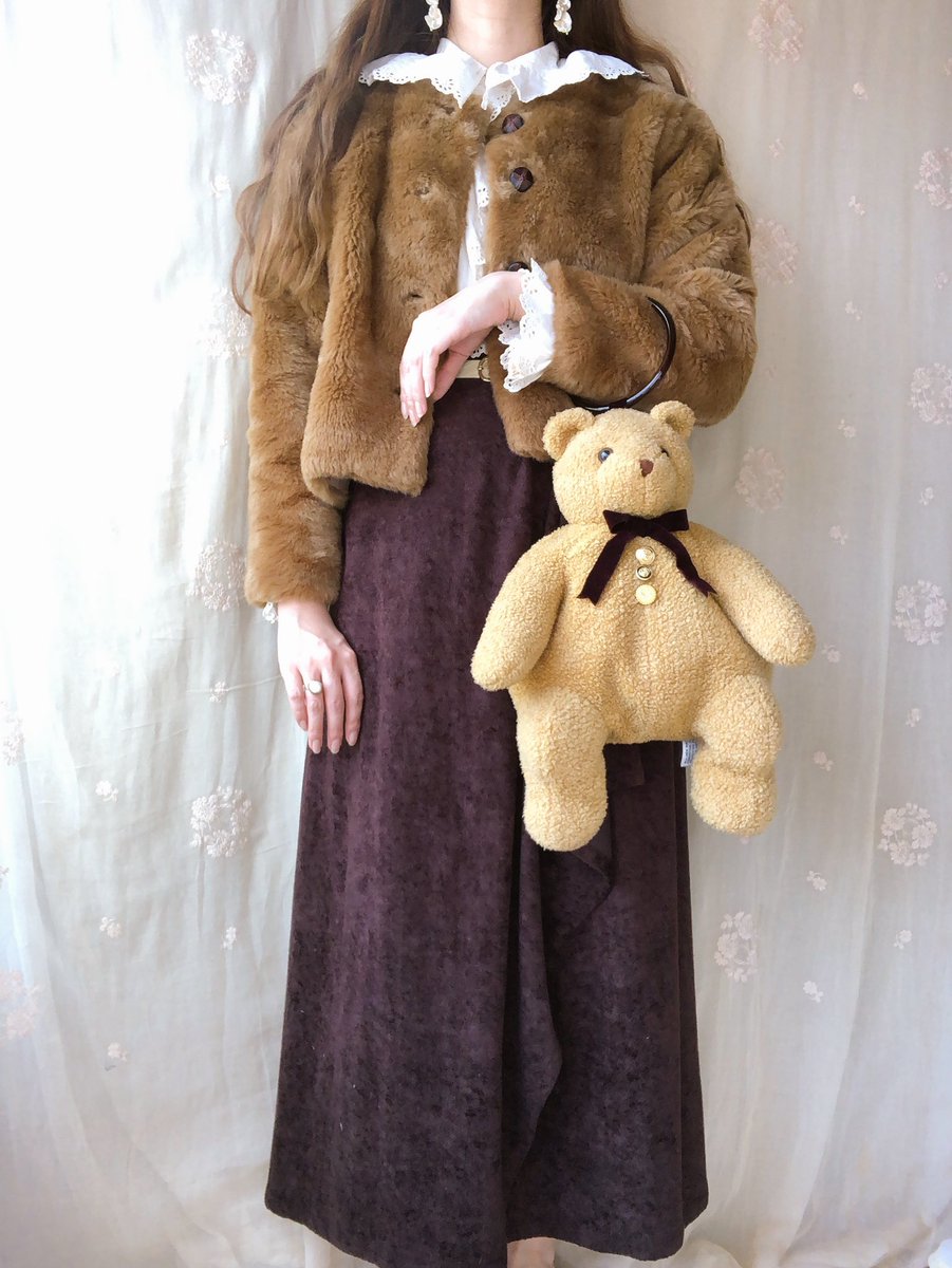 Meno_harajyuku's tweet photo. coordinate🧸🤎

フェイクファーコート￥12800
スカート￥4900
テディベアバッグ￥7900

(all＋tax) https://t.co/YtvmBnu6Pq