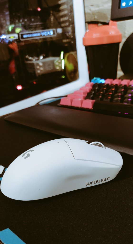 CrossArchon's tweet photo. Using the Pro X SuperLight feels like an extension of your arm. It is so smooth!!
In love with this mouse 🤍
Dec 3rd...you don't want to miss out on this: https://t.co/A6688jx5tu
#ProvidedByLogitech https://t.co/a6vDlNP6vs