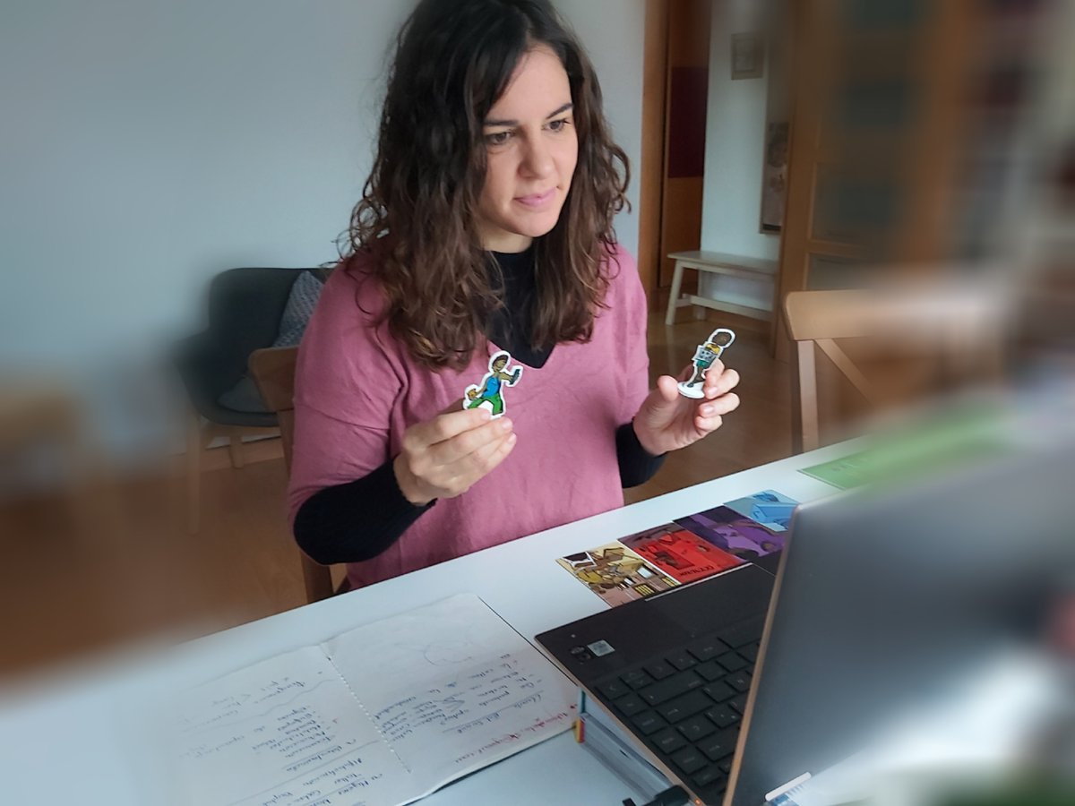 Helena_Lakari's tweet photo. Contenta, orgullosa y agradecida a la @UV_EG por permitirme aportar a las nuevas generaciones herramientas de #creatividad en el diseño y adaptación de recursos didácticos para enriquecer los procesos educativos desde un enfoque de #DDHH. Hoy nuevas clases en #EducaciónSocial https://t.co/7y7TtUvFqg